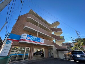 ティンクホ－ム外観写真
