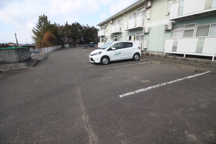 物件外観写真2　(駐車場)