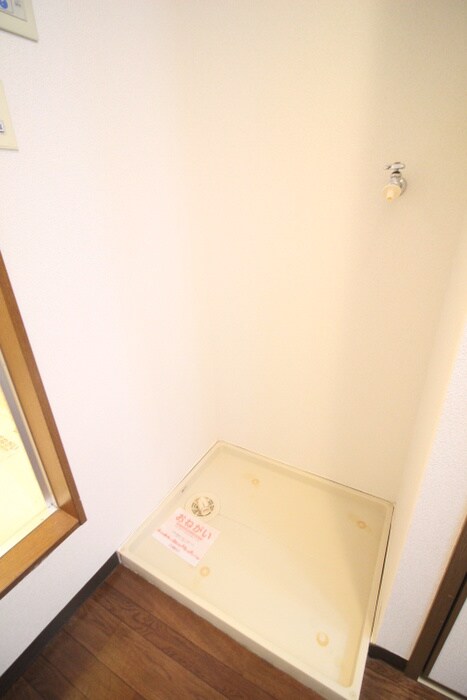 物件内観写真13　(洗濯機置場)