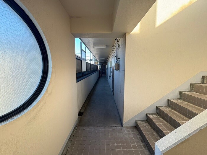 物件外観写真5　(エントランス部分)