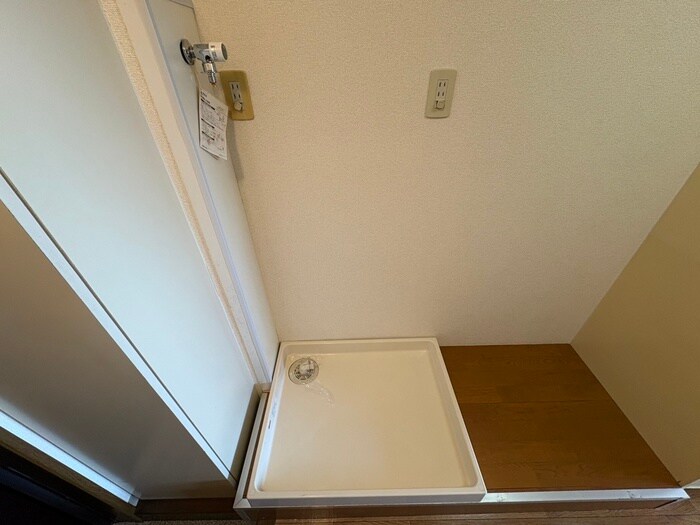 物件内観写真17　(洗濯機置場)