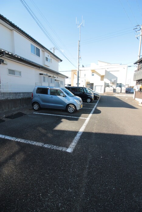 物件外観写真6　(駐車場)