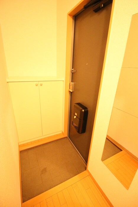 物件内観写真16　(玄関)