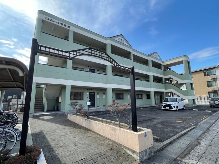 物件外観写真1　(エントランス部分)