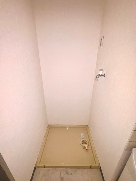 物件内観写真16　(洗濯機置場)