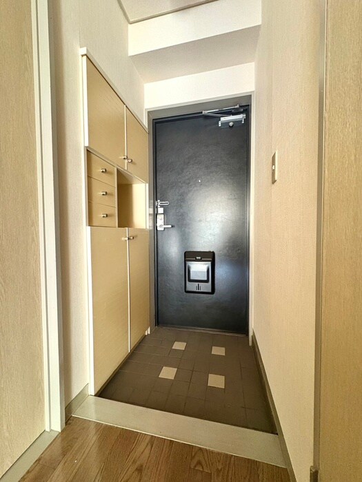 物件内観写真18　(玄関)