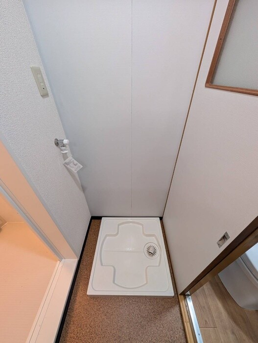 物件内観写真12　(洗濯機置場)