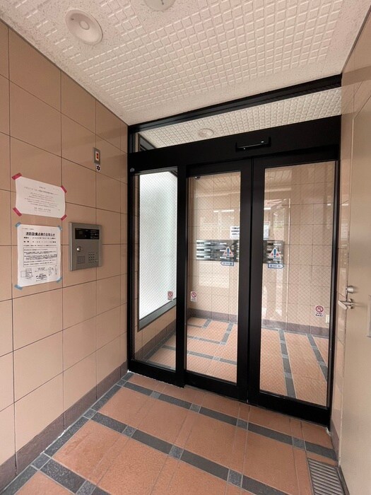 物件外観写真2　(エントランス部分)