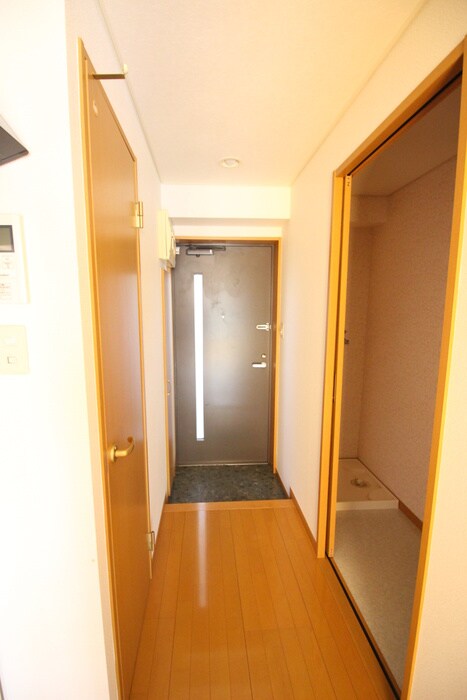物件内観写真7　(玄関)