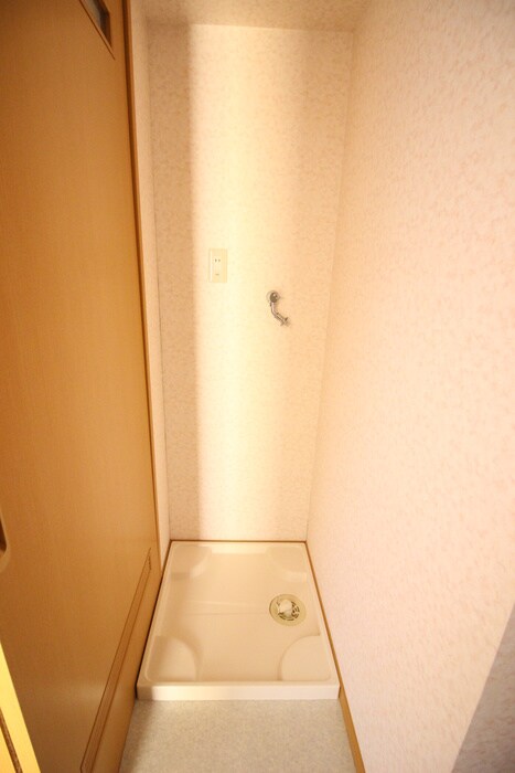 物件内観写真15　(洗濯機置場)