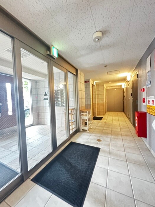 物件外観写真4　(エントランス部分)