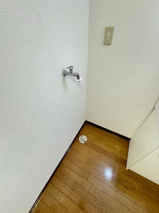 物件内観写真13　(洗濯機置場)