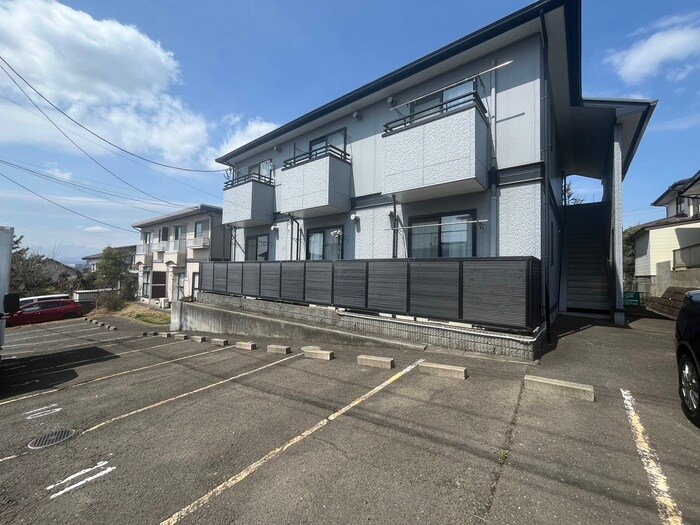 物件外観写真2　(駐車場)