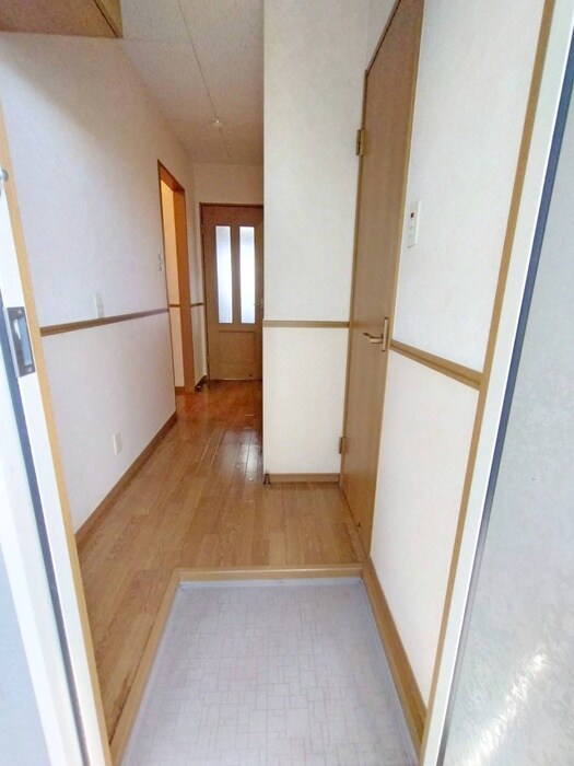 物件内観写真12　(玄関)