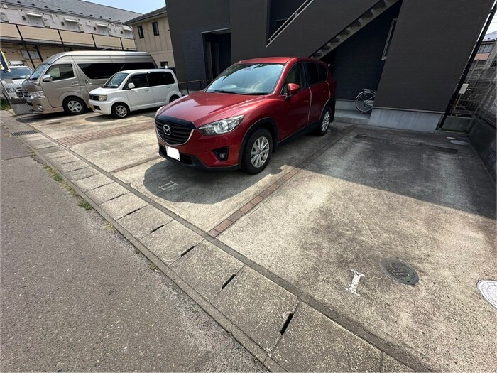 物件外観写真4　(駐車場)