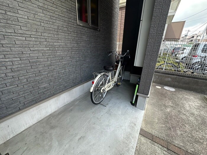 物件外観写真5　(駐輪場)