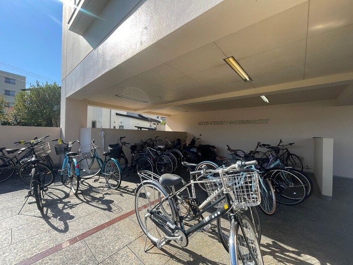 物件外観写真5　(駐輪場)