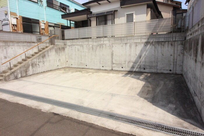 物件外観写真4　(駐車場)