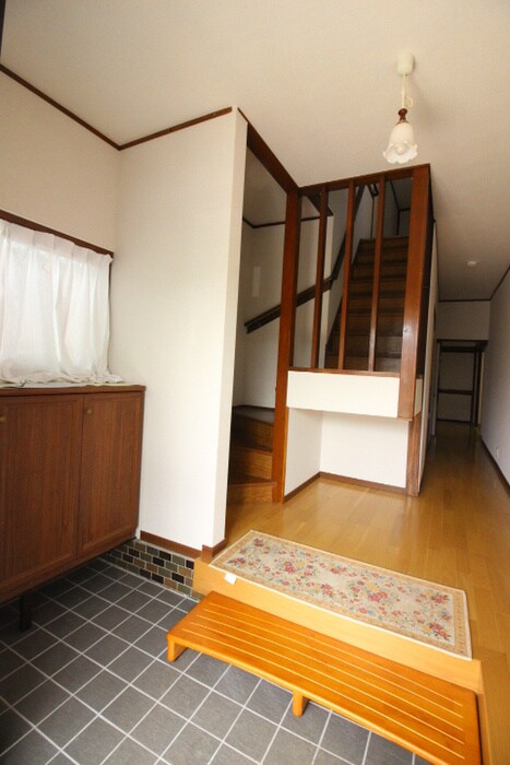 物件内観写真16　(玄関)