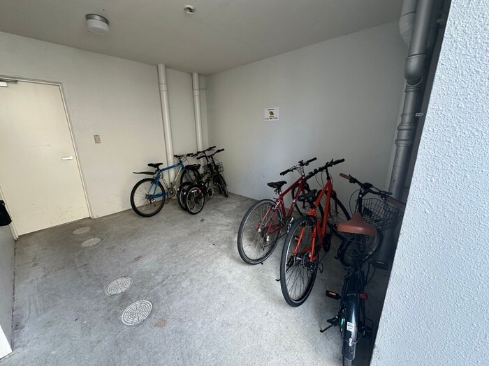 物件外観写真6　(駐輪場)