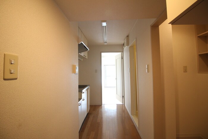 物件内観写真14　(廊下)
