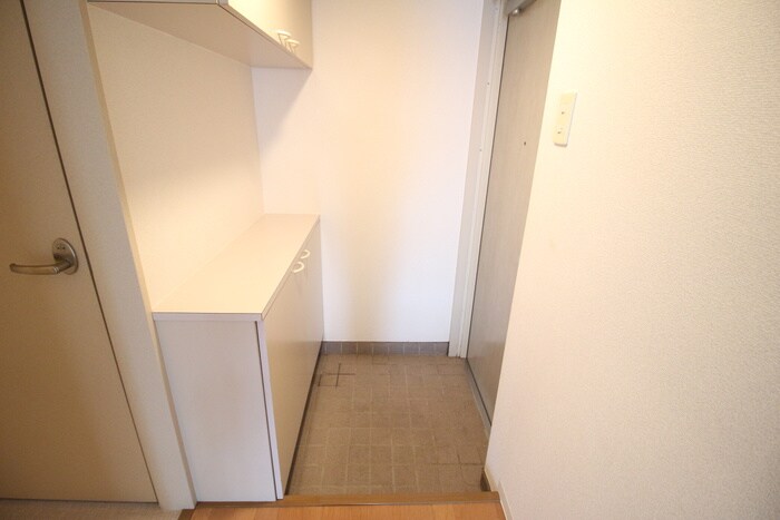 物件内観写真16　(玄関)