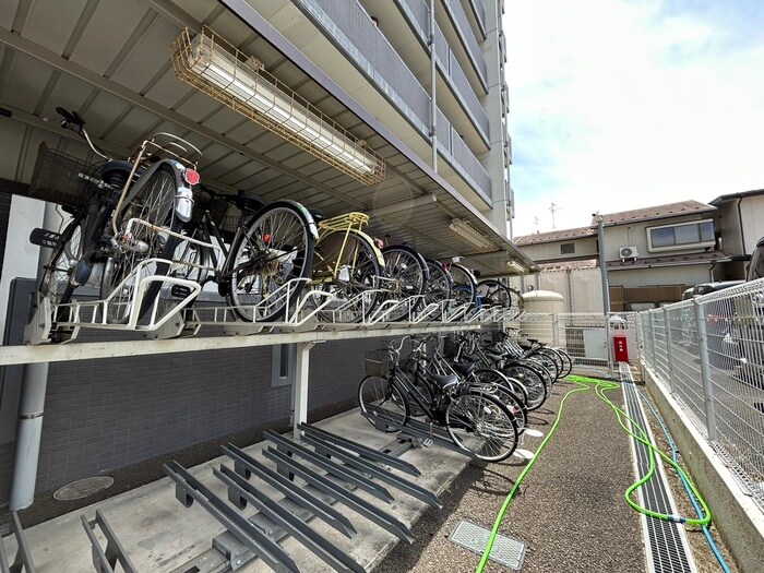 物件外観写真4　(駐輪場)
