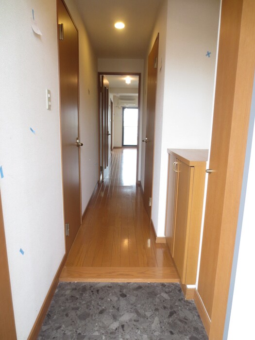 物件内観写真7　(玄関)