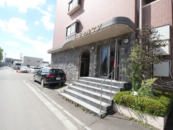 物件外観写真5　(エントランス部分)