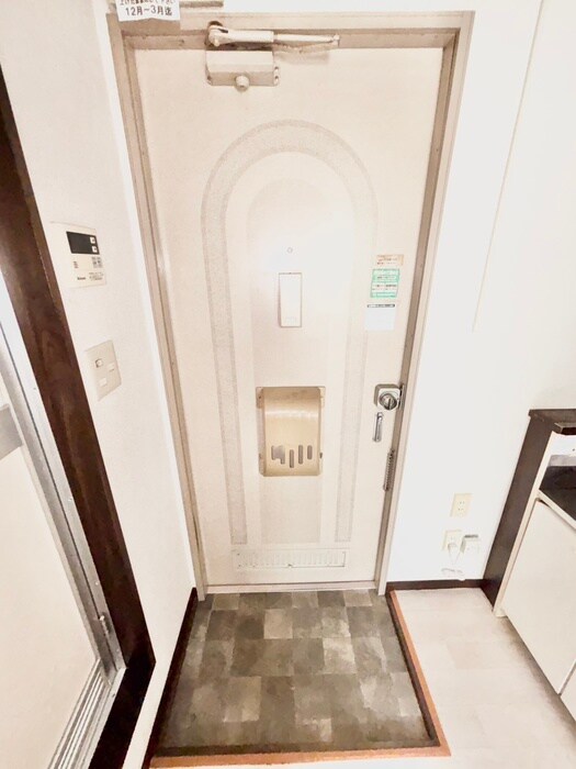 物件内観写真13　(玄関)