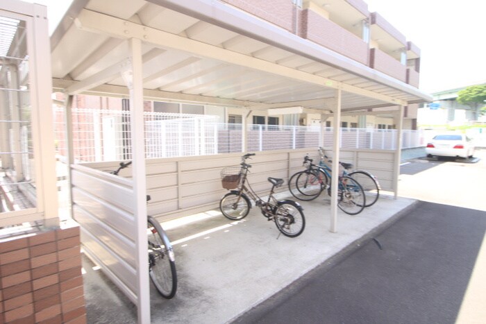 物件外観写真3　(駐輪場)