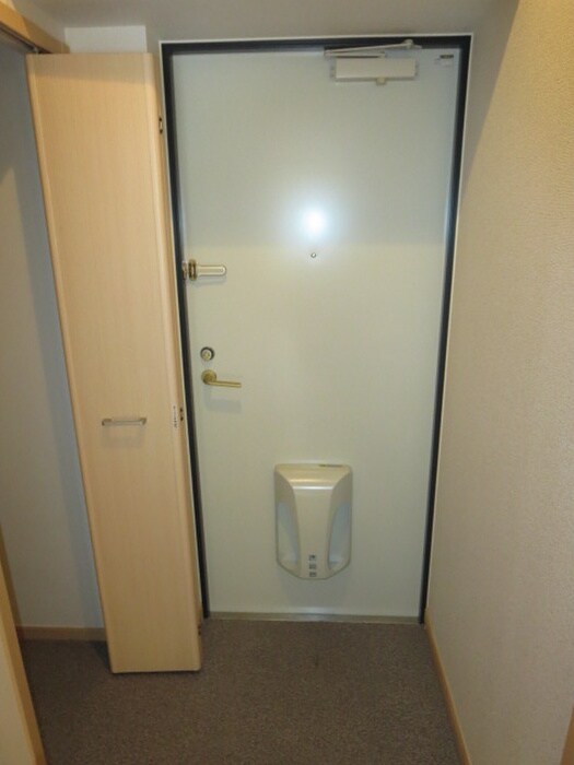 物件内観写真15　(玄関)
