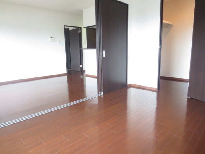 物件内観写真4　(居室)