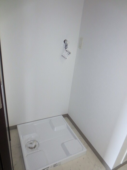 物件内観写真8　(洗濯機置場)