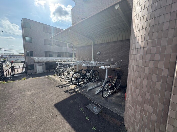 物件外観写真3　(駐輪場)