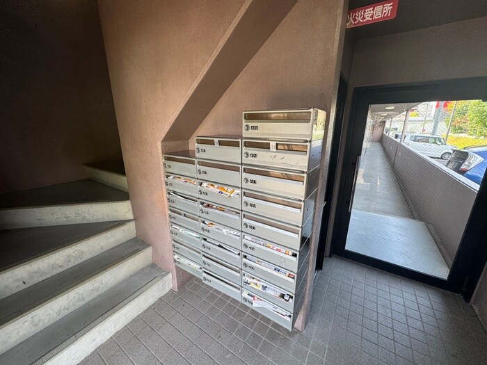 物件外観写真4　(エントランス部分)