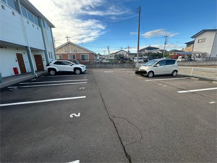 物件外観写真4　(駐車場)