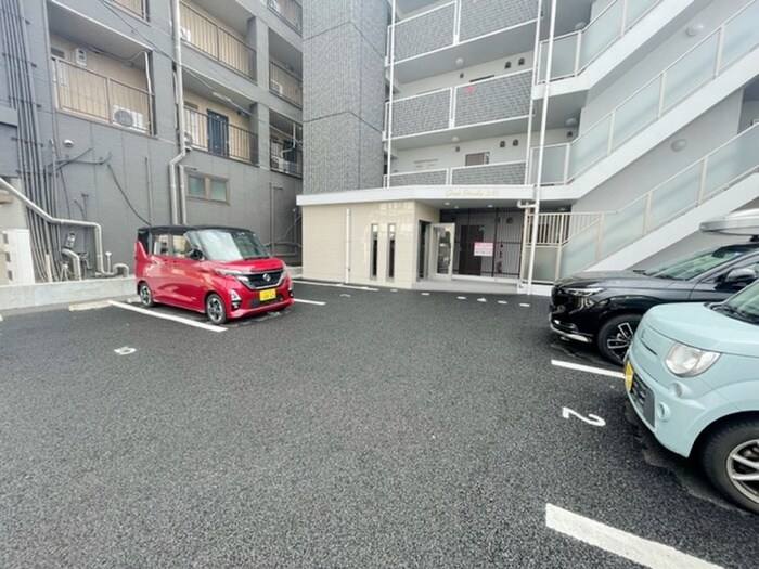 物件外観写真3　(駐車場)