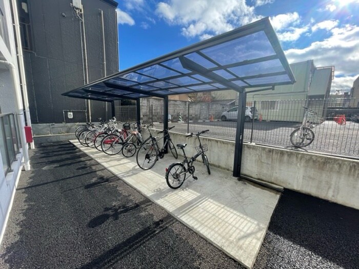 物件外観写真4　(駐輪場)
