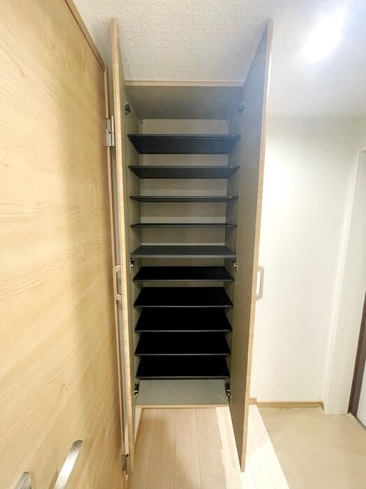 物件内観写真15　(靴箱)