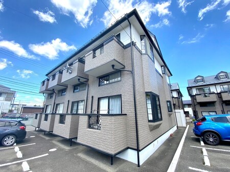 ロワ－ル参番館外観写真