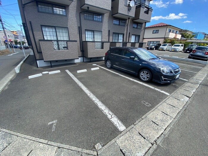 物件外観写真3　(駐車場)