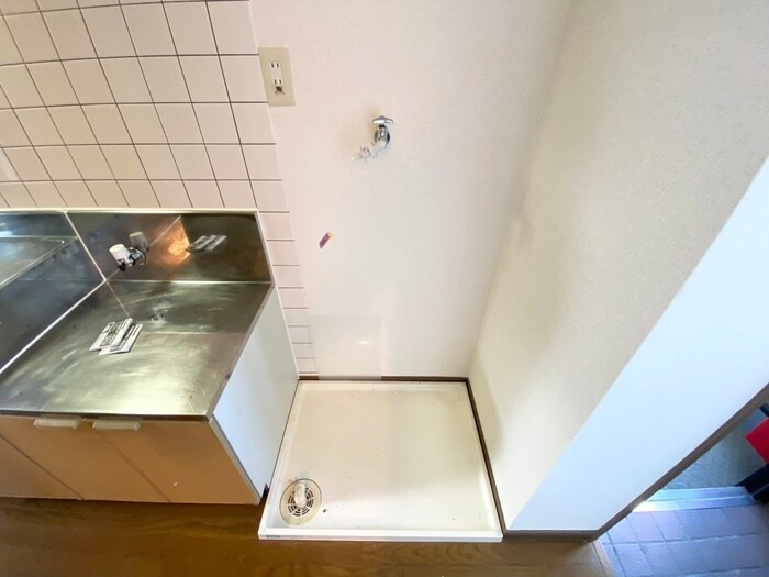 物件内観写真14　(洗濯機置場)