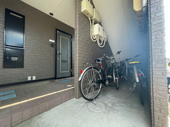 物件外観写真4　(駐輪場)