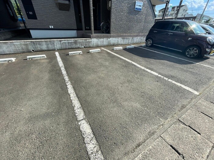 物件外観写真5　(駐車場)