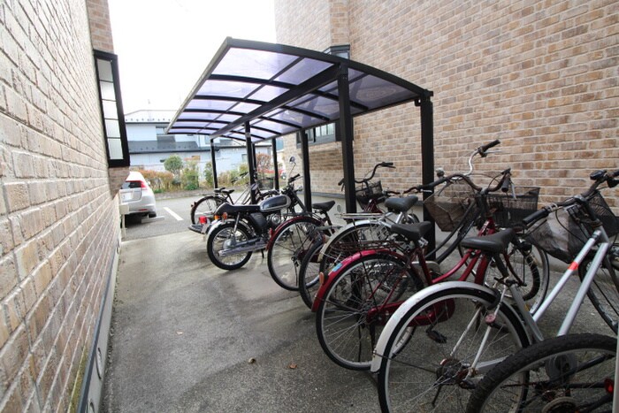 物件外観写真4　(駐輪場)