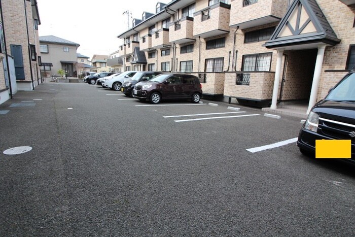 物件外観写真5　(駐車場)