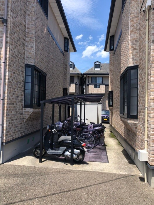 物件外観写真4　(駐輪場)