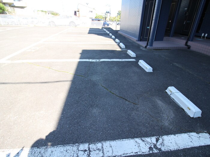 物件外観写真5　(駐車場)