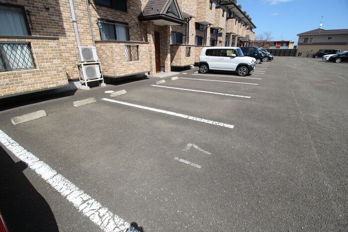 物件外観写真4　(駐車場)